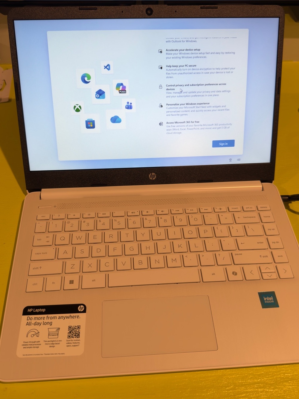 HP 14" white Laptop. 2.8Ghz. Intel N4500 CPU. 8GB RAM. 256GB SSD.